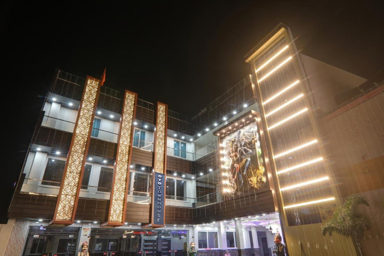 Townhouse P.S.Palace Near Amausi Metro Station Lucknow Eksteriør bilde
