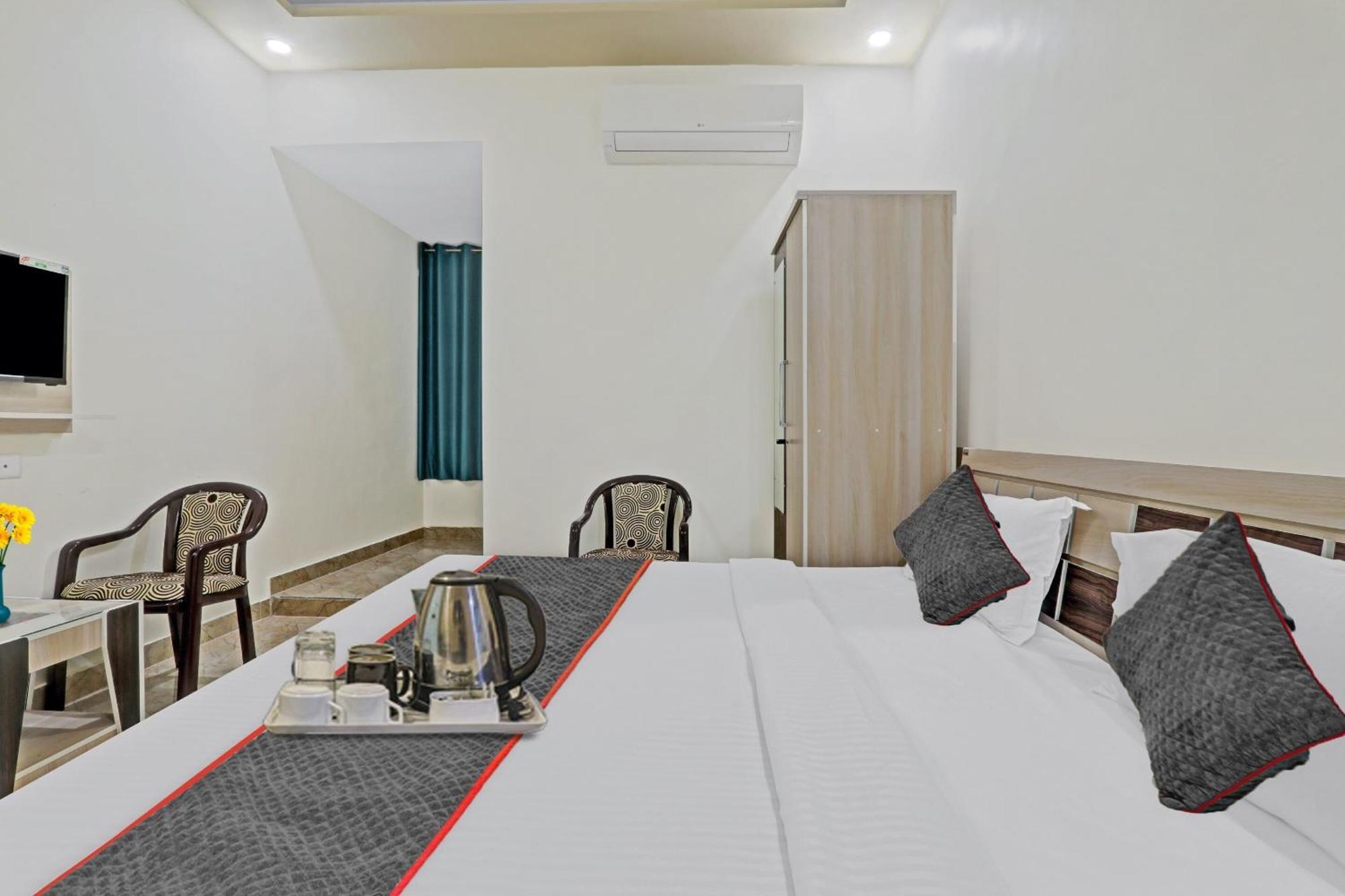 Townhouse P.S.Palace Near Amausi Metro Station Lucknow Eksteriør bilde