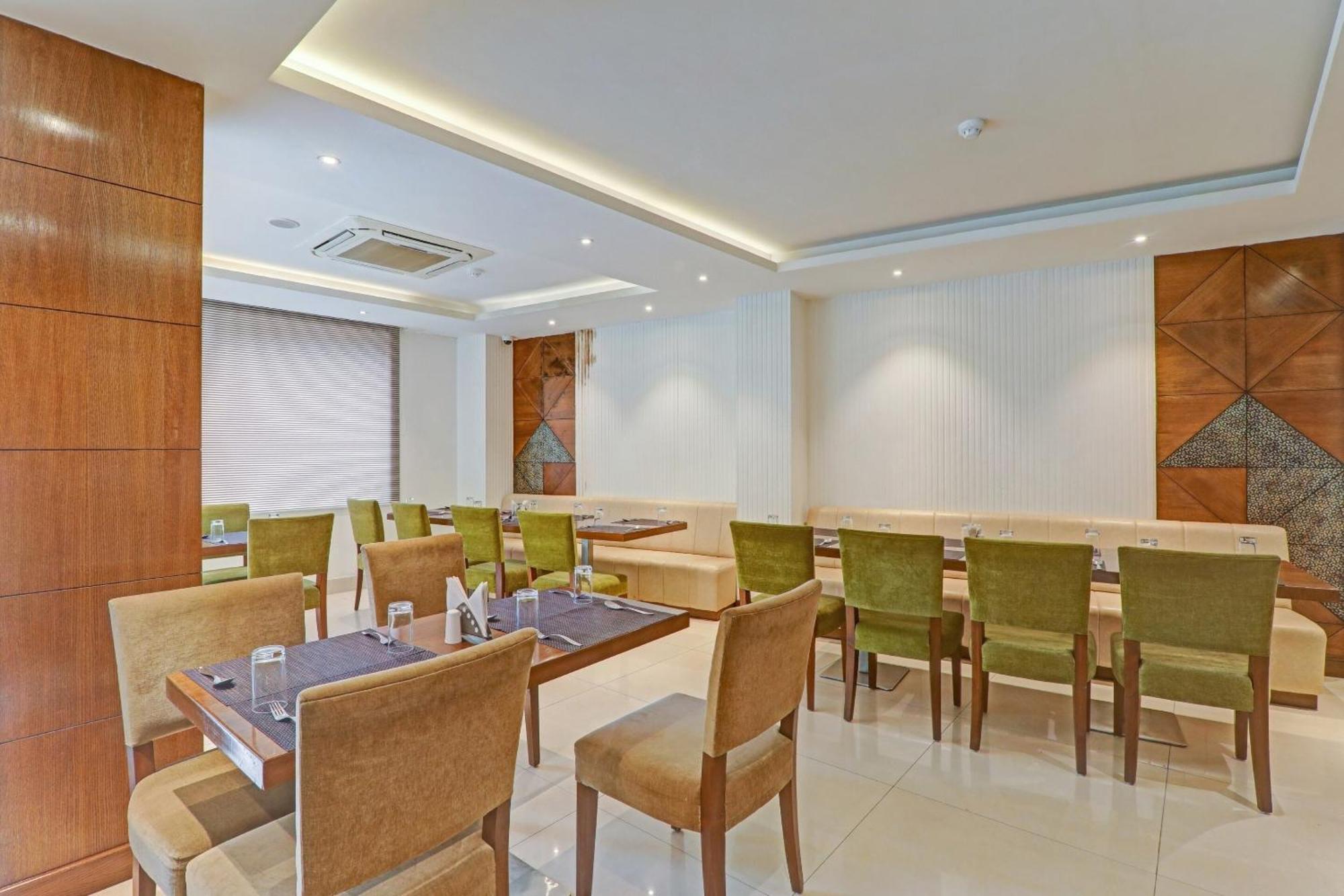 Townhouse P.S.Palace Near Amausi Metro Station Lucknow Eksteriør bilde