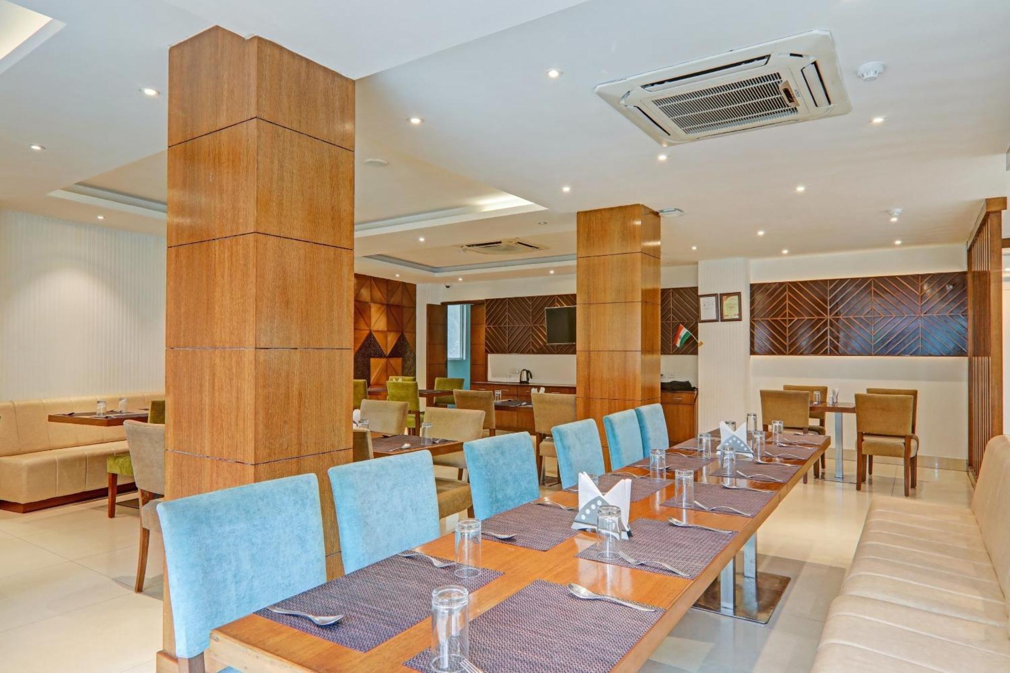 Townhouse P.S.Palace Near Amausi Metro Station Lucknow Eksteriør bilde