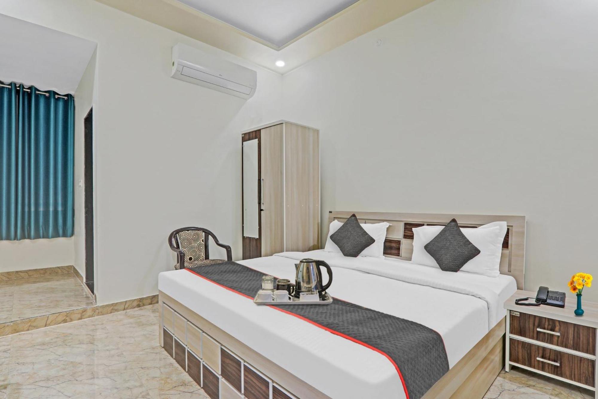 Townhouse P.S.Palace Near Amausi Metro Station Lucknow Eksteriør bilde