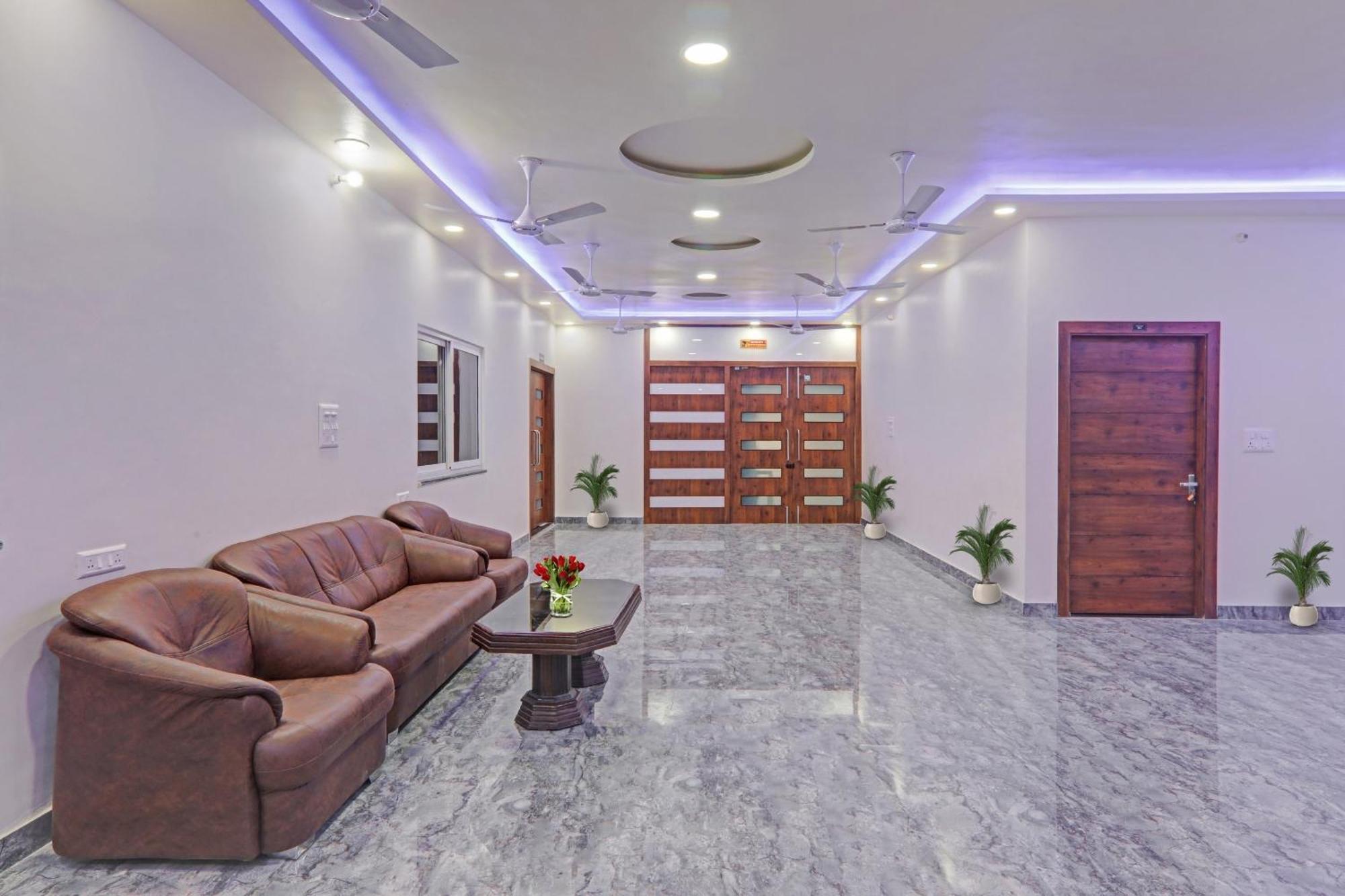 Townhouse P.S.Palace Near Amausi Metro Station Lucknow Eksteriør bilde