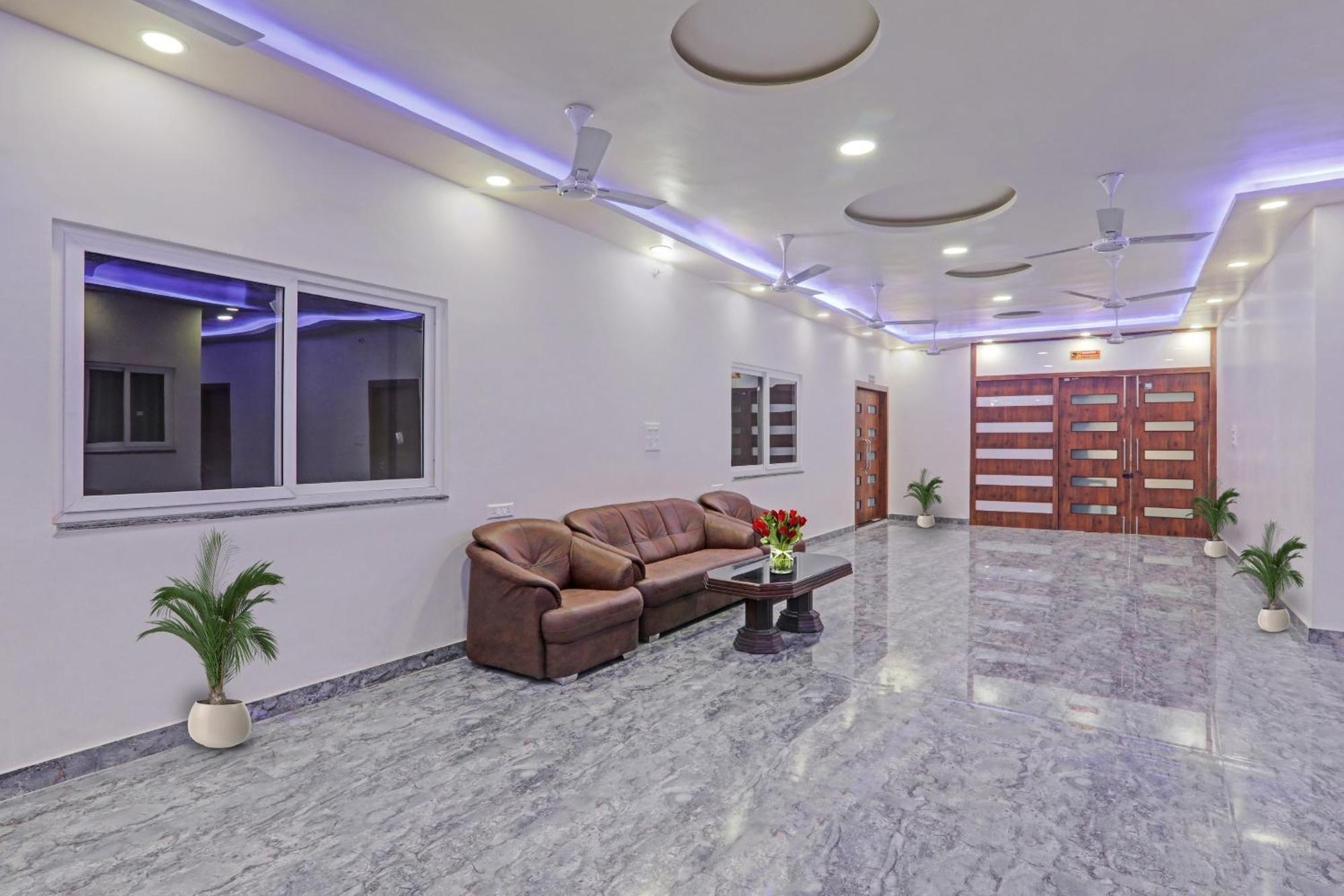 Townhouse P.S.Palace Near Amausi Metro Station Lucknow Eksteriør bilde