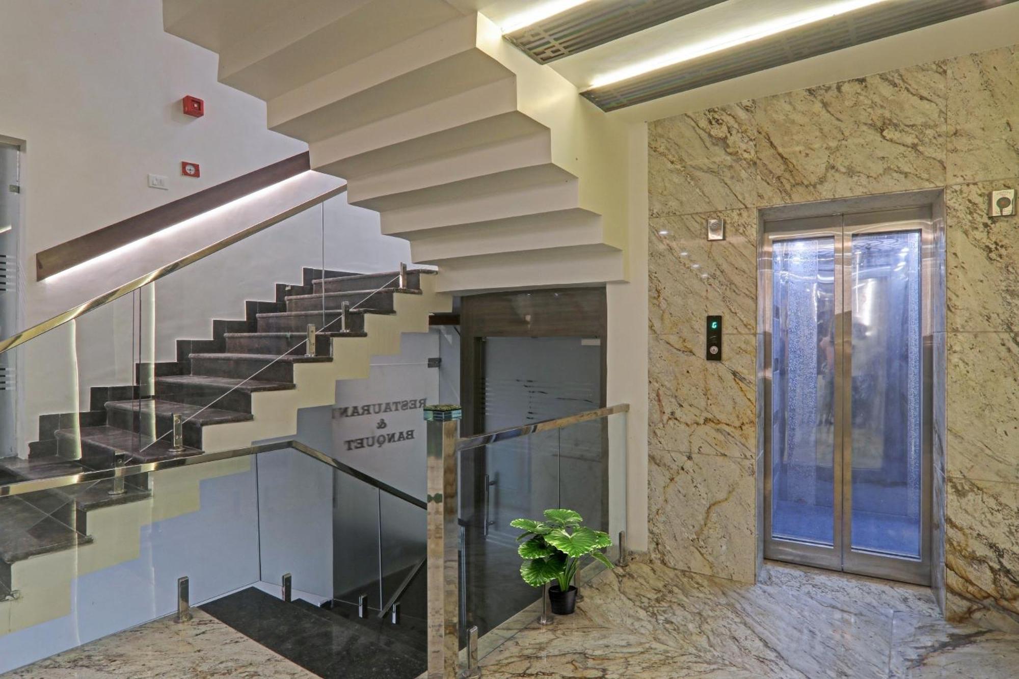 Townhouse P.S.Palace Near Amausi Metro Station Lucknow Eksteriør bilde