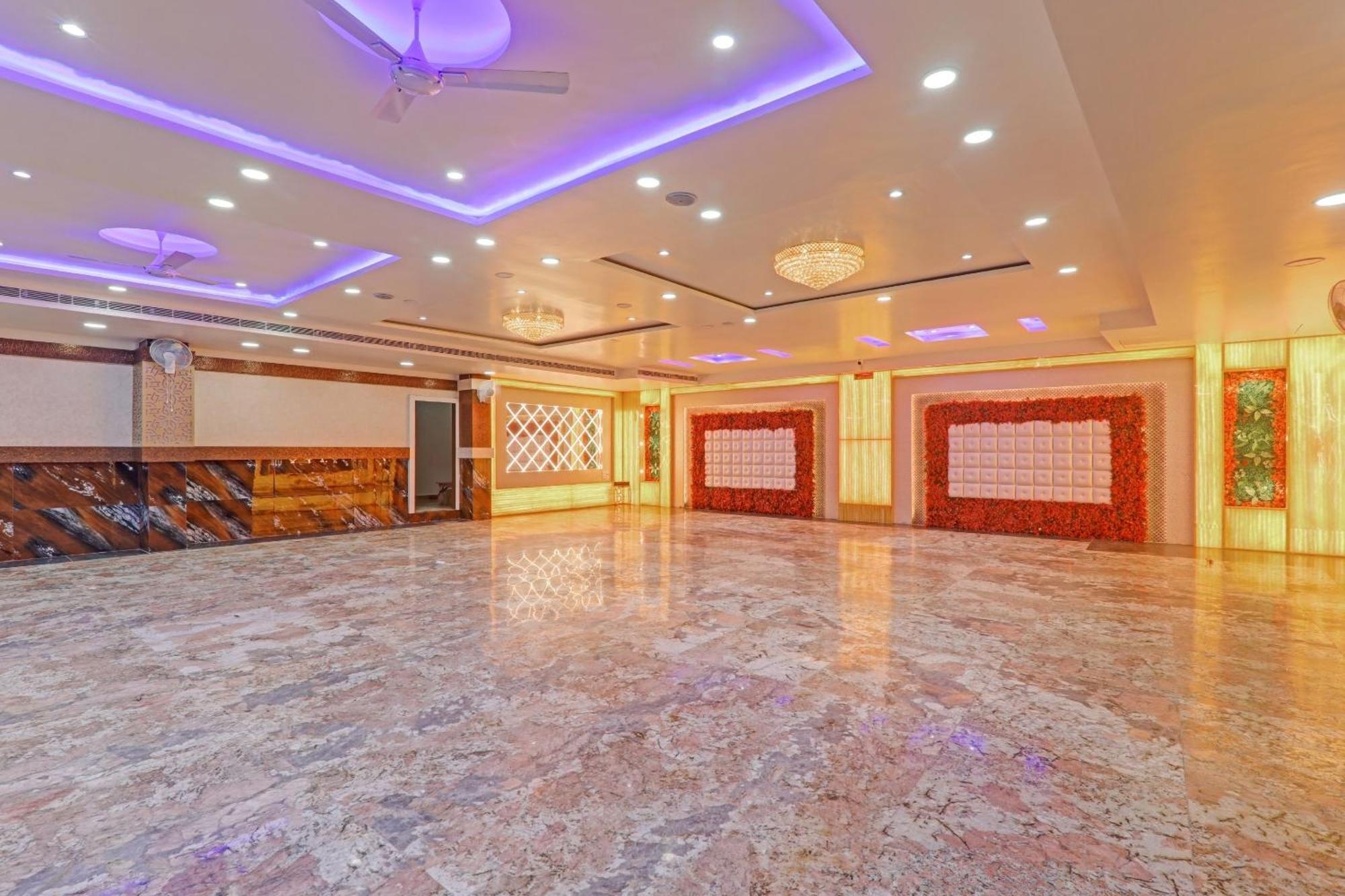 Townhouse P.S.Palace Near Amausi Metro Station Lucknow Eksteriør bilde