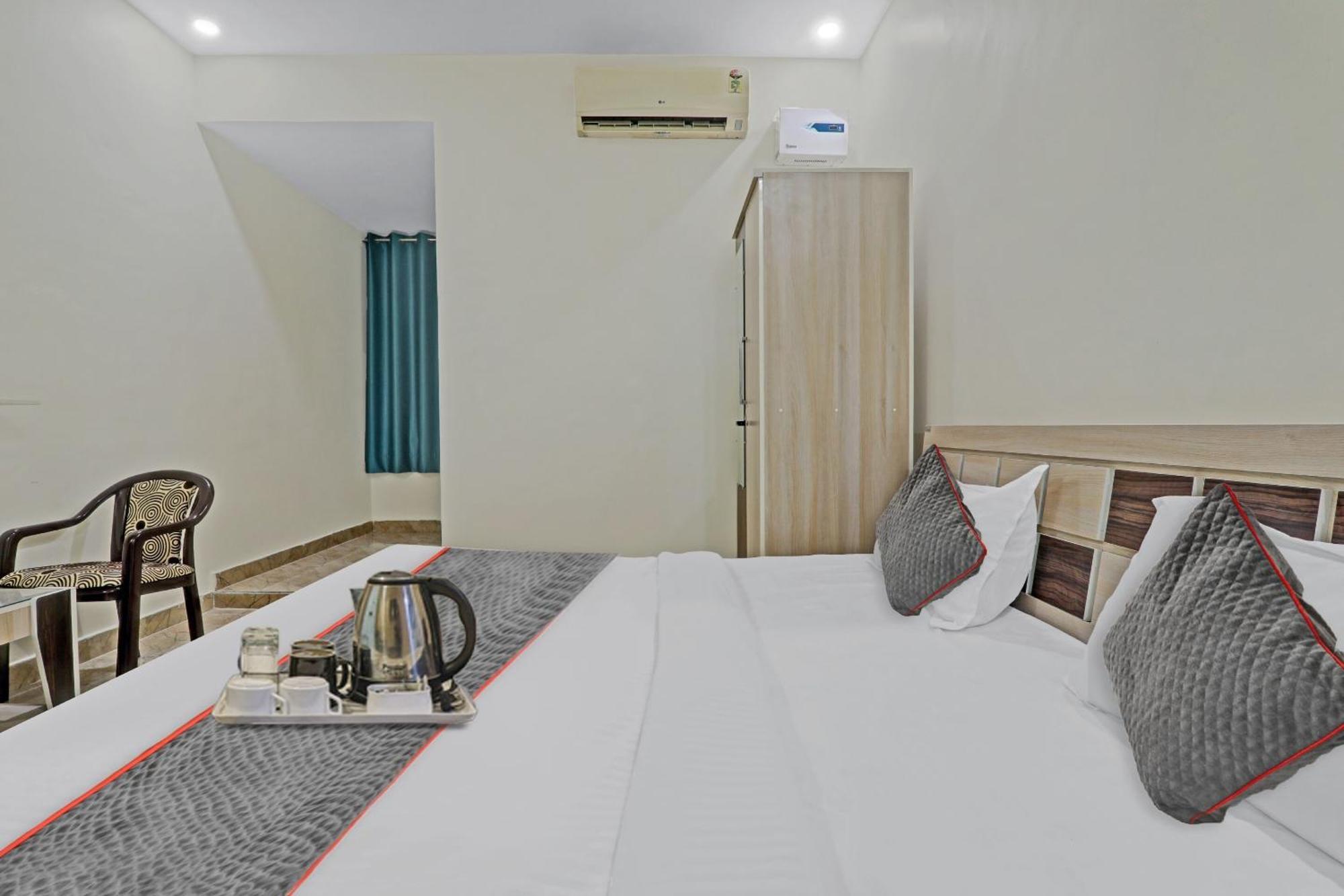 Townhouse P.S.Palace Near Amausi Metro Station Lucknow Eksteriør bilde
