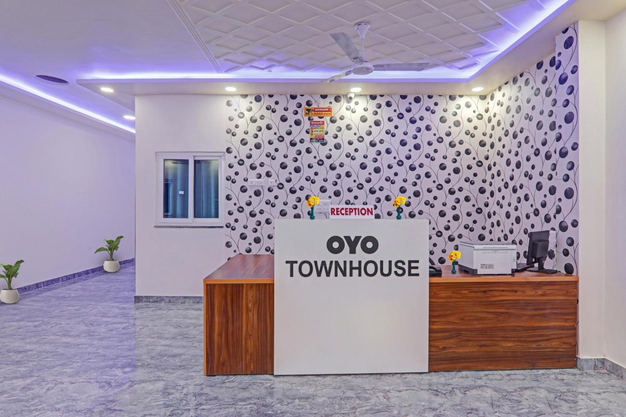 Townhouse P.S.Palace Near Amausi Metro Station Lucknow Eksteriør bilde